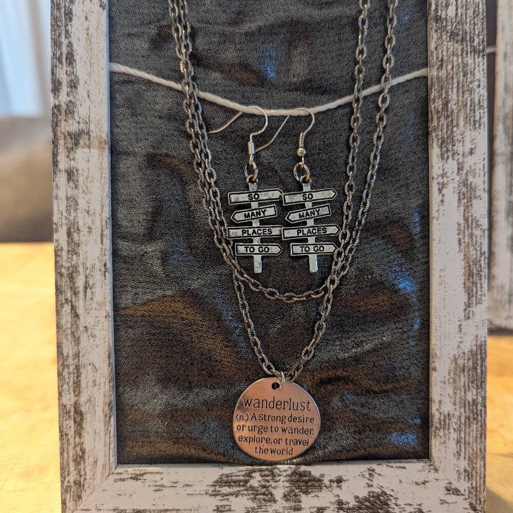 Earring and necklace travel set